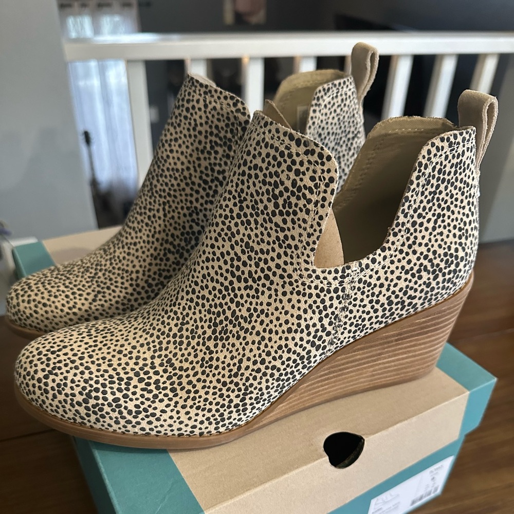 Toms Black and Cream Ankle Booties